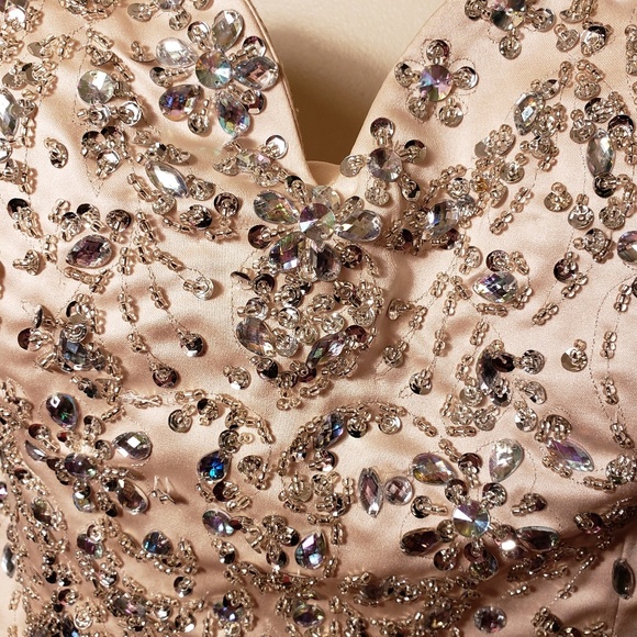 Strapless cream and red sequins gown - Picture 6 of 7